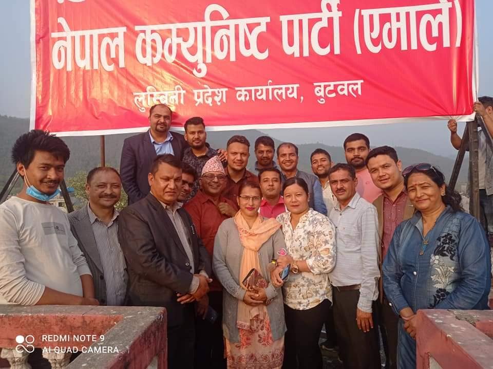 नेकपाको लुम्बिनी प्रदेश कार्यालयमा झुण्ड्याइयो नेकपा(एमाले) को बोर्ड 